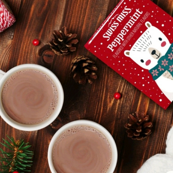 Swiss Miss Hot Chocolate Holiday Gift Set - Picture 1 of 3